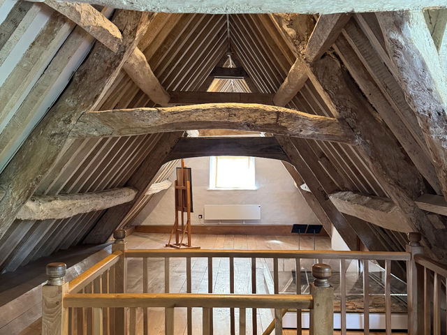 Kelmscott Manor: William Morris's Idyllic Retreat in the English Countryside 🇬🇧🏡