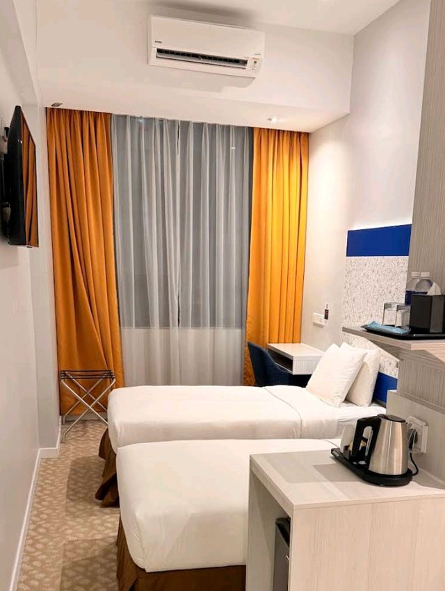 🏨✨ Holiday Inn Express JB – Smart Comfort Close to Central JB! 🇲🇾