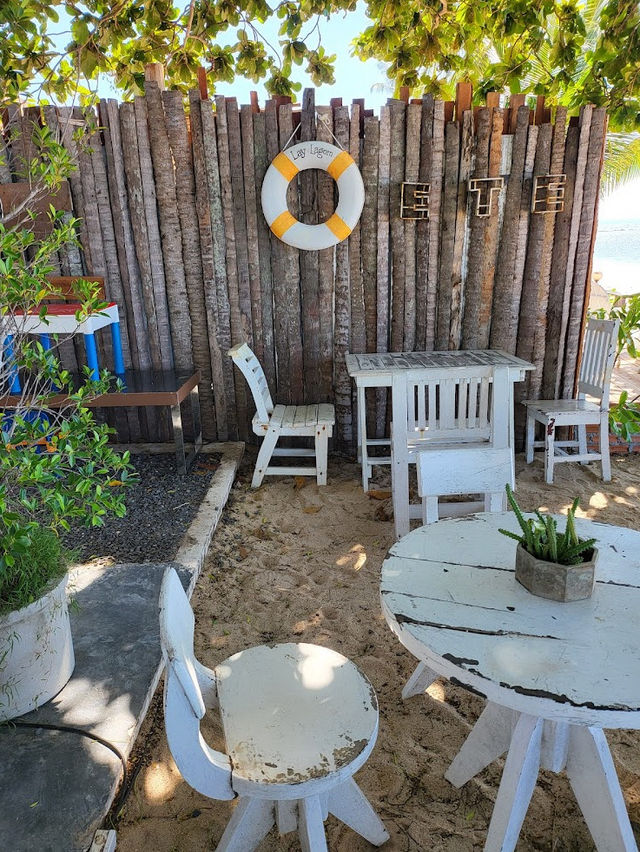 Chill & Sip at Lay Lagom Bar! 