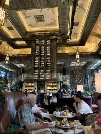 Lofty and beautiful place for hightea 