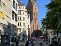 Hamburg: An Unexpected Delight! 🇩🇪⚓