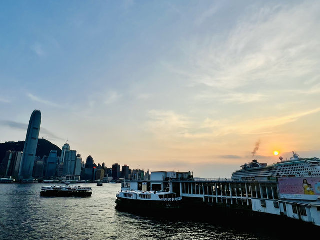 香港都市風情之旅：從金紫荊廣場到維多利亞港夜景