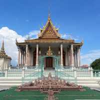 📍Unveiling Cambodia’s Regal Jewel: The Royal Palace in Phnom Penh 👑🇰🇭