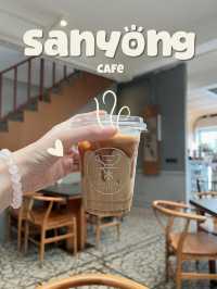 Sān Yóng Cafe คาเฟ่จีนร่วมสมัย