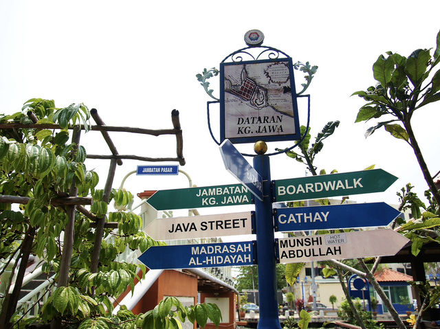 🌊 Malacca River Walk – Two Worlds in One Stroll 