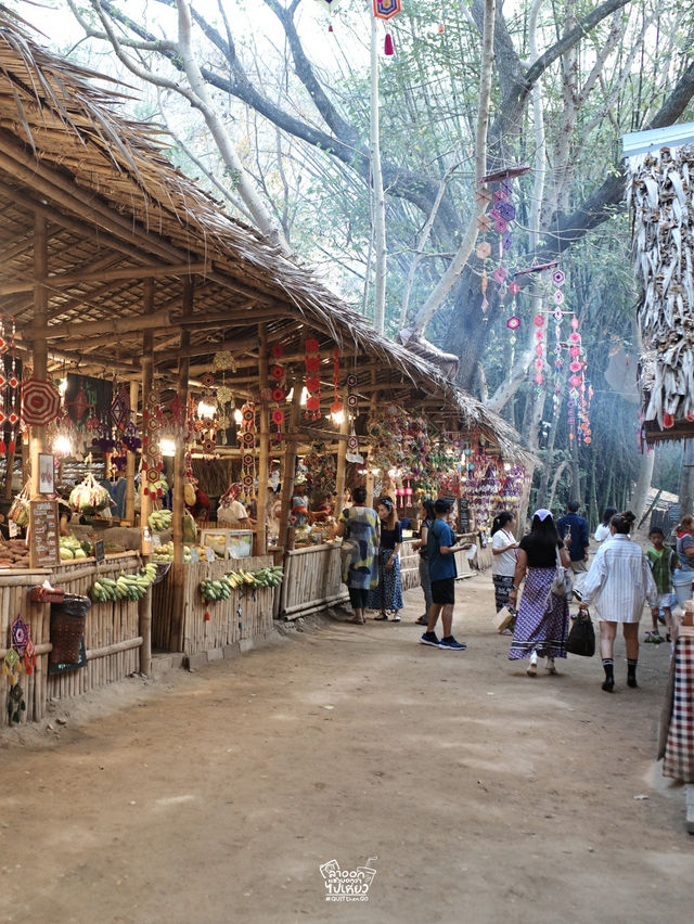 ชวนไปใส่บาตรพระล่องแพไม้ไผ่ เดินชิวหาของกินที่ตลาด
