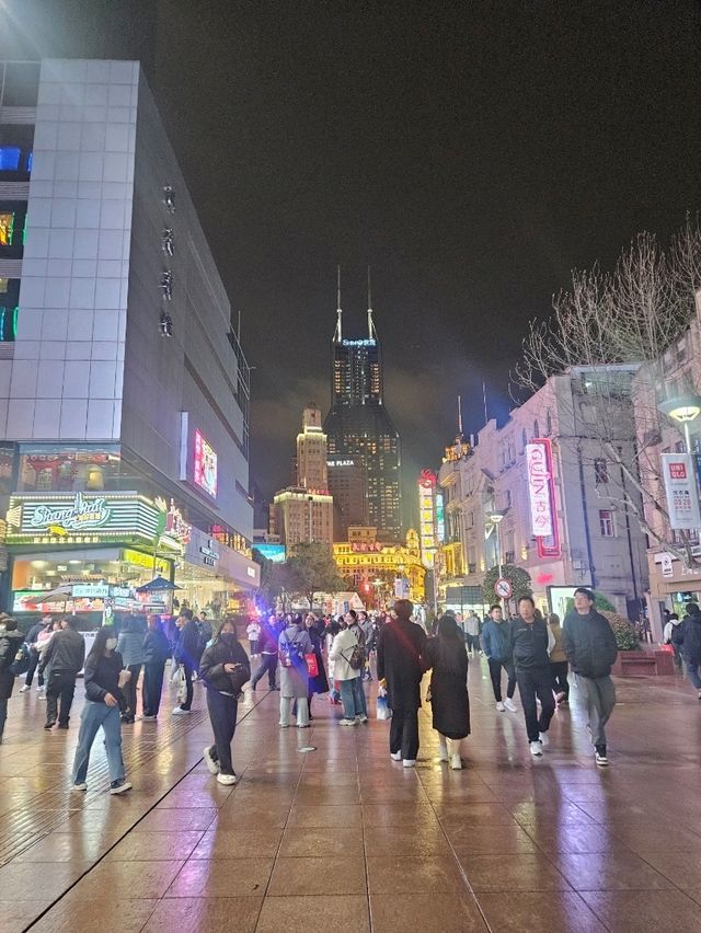 East Nanjing Road เซี่ยงไฮ้ สายช็อปพลาดไม่ได้