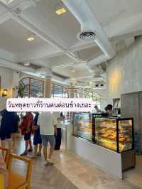 คาเฟ่ที่โดนตกอีกแล้วจ้า : Burgundy บางแสน 🌠