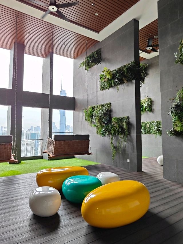 🌇 A Serene Escape Above the Pulse at 30 floor 