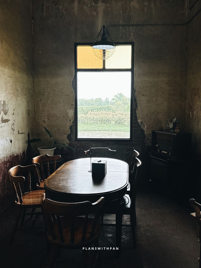 หลงรัก คอฟฟี่ โรสเตอร์ (Long Lux Coffee Roasters) หลงรัก คอฟฟี่ โรสเตอร์ (Long Lux Coffee Roasters)