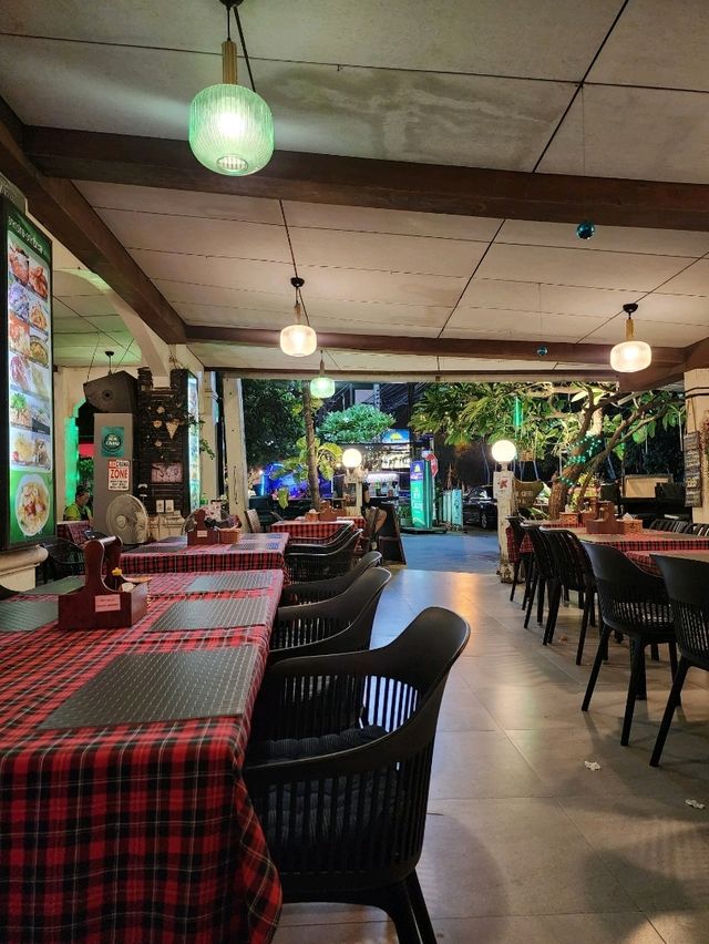 【タイ🇹🇭ジョムティエン】海辺のレストラン🍴