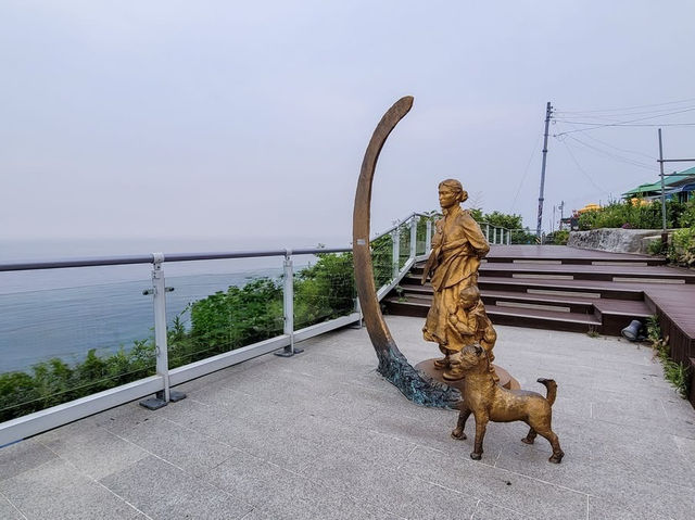 Donghae Nongoldam-gil: A Solo Traveler’s Art-Filled Coastal Stroll"** 🎨🌊