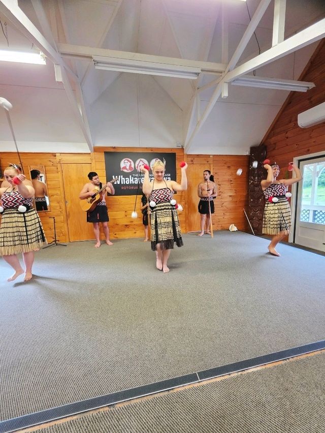 Whakarewarewa – The Living Māori Village by Lake Rotorua 