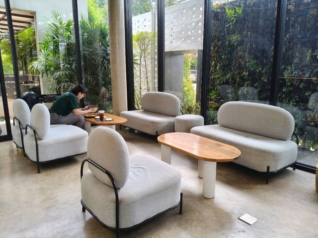Fieldter Cafe คาเฟ่ใจกลางสระแก้ว