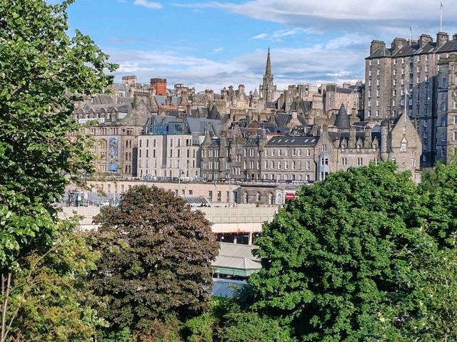 Edinburgh’s Picture-Perfect Walk