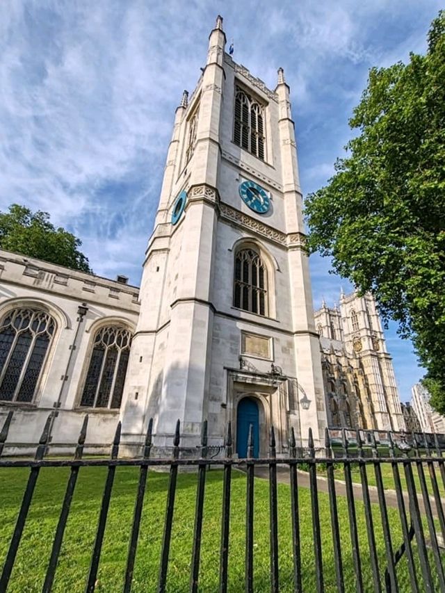 Westminster Abbey: A Gothic Masterpiece and Britain's Historical Chronicle