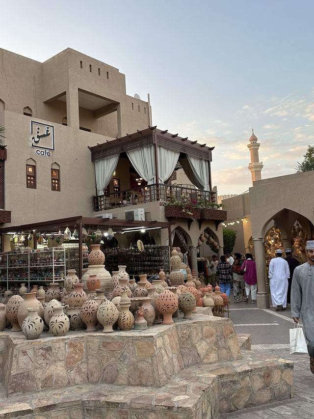 🌅 日落時分的尼茲瓦老城光影 🌅 日落時分的尼茲瓦老城光影