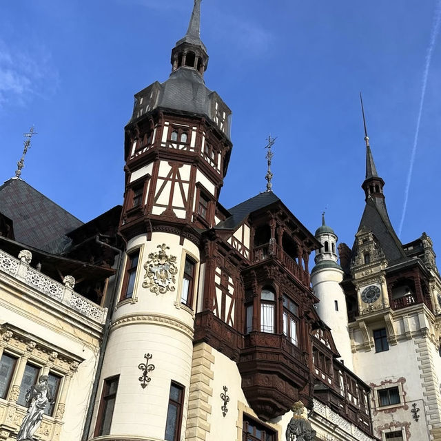 🌟 Peleș Castle Solo Escape: Romania’s Crown Jewel in the Carpathians! #SoloRoyalAdventure 🌟 Peleș Castle Solo Escape: Romania’s Crown Jewel in the Carpathians! #SoloRoyalAdventure