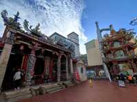 พามาขอพรวัดเก่าแก่บนเกาะCijin Kaohsiung