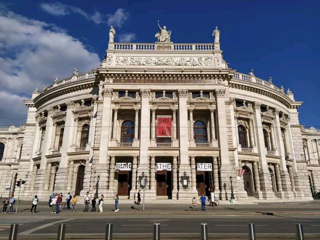 Experiencing the Timeless Charm of Vienna Experiencing the Timeless Charm of Vienna