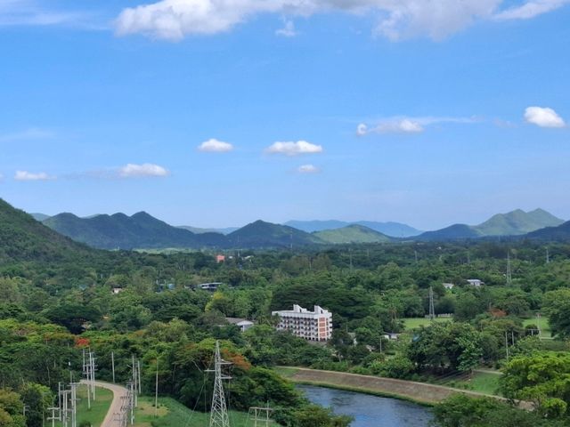 ชมวิวเขื่อนแก่งกระจานในวันฟ้าหม่น ชมวิวเขื่อนแก่งกระจานในวันฟ้าหม่น