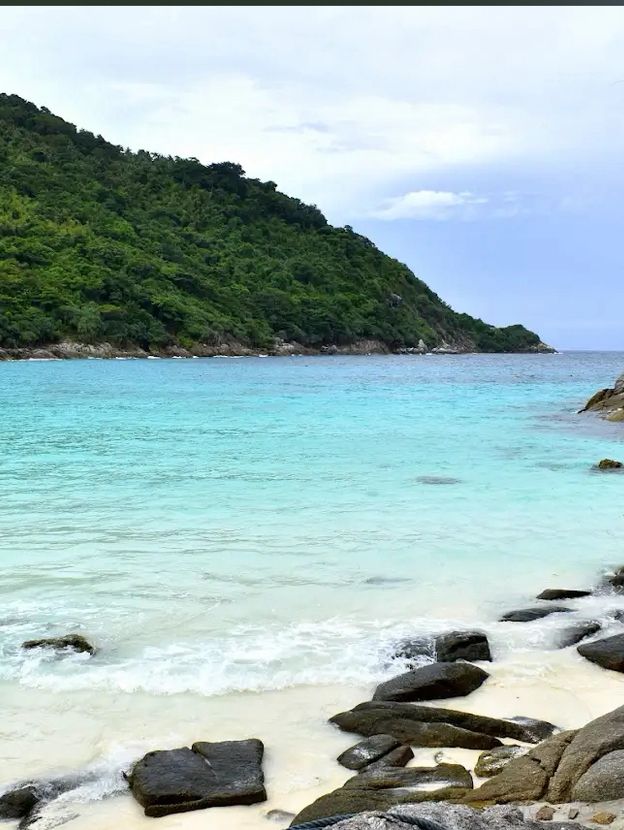เกาะราชาใหญ่ 🌴 น้ำใส ทรายขาว และความสงบ