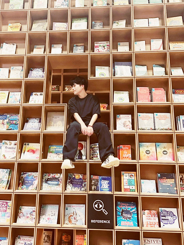 📚 KL's Most Viral Library: RexKL's Secret Bookish Wonderland!