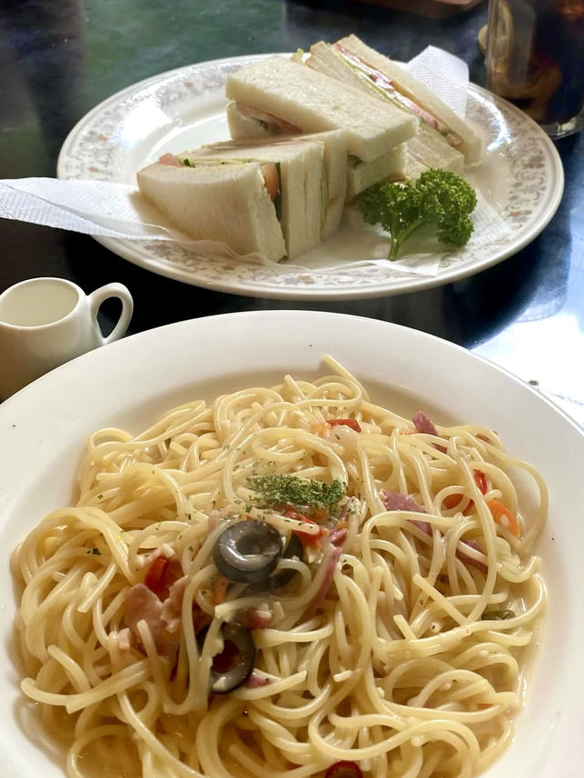 🚘 A Retro Hideaway by Lake Ashi: Restaurant Bright, Hakone