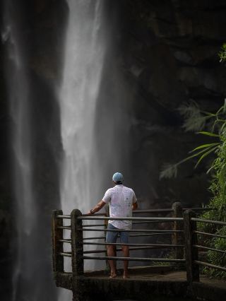 アバディーン滝 – 自然の力と平和が一体となった場所