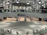 雲朵造型的高雄車站