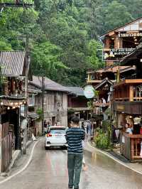 หมู่บ้านเล็กๆที่รายล้อมไปด้วยธรรมชาติสีเขียว