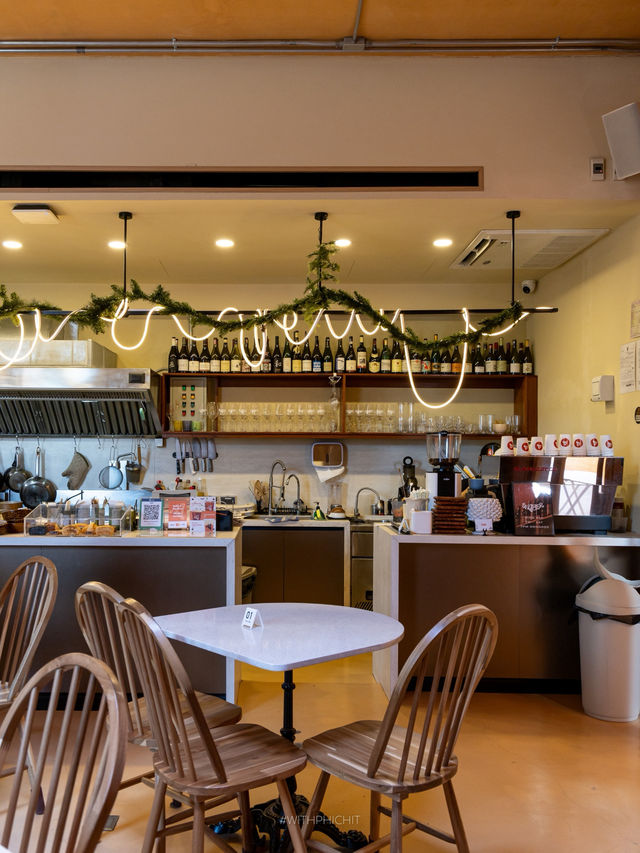 Ember Cafe & Wine: คาเฟ่สีอิฐย่านพระราม 9 🌋 Ember Cafe & Wine: คาเฟ่สีอิฐย่านพระราม 9 🌋