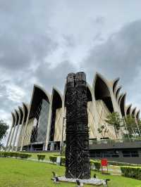 Escape to Kuching: A Day of River Magic & Colorful Culture! 🛶✨