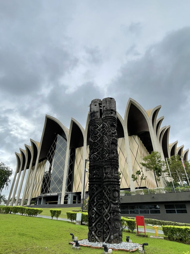 Escape to Kuching: A Day of River Magic & Colorful Culture! 🛶✨ Escape to Kuching: A Day of River Magic & Colorful Culture! 🛶✨