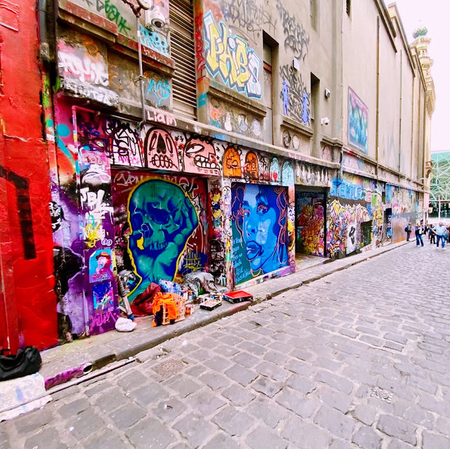 Melbourne’s Iconic Graffiti Alley: Street Art Vibes in the CBD 🎨🔥 Melbourne’s Iconic Graffiti Alley: Street Art Vibes in the CBD 🎨🔥