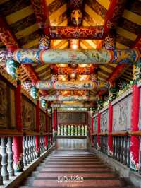 ไหว้พระในวันที่ฝนพรำ บรรยากาศสงบอย่างบอกไม่ถูก