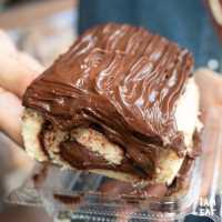 พี่นาเอแคลร์เจ้าเก่าสามย่าน ตำนานเบเกอรี่