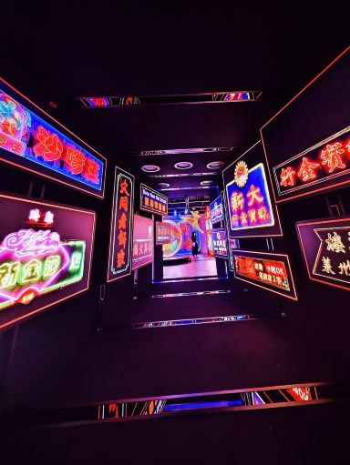 ネオンアート展チェックインガイド📸 | Trip.com 香港