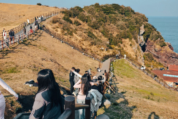 Stairways to the Crater – Witness Jeju's Legendary Sunrise at