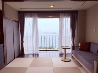 A Secluded Oceanfront Onsen Retreat: Only 24 Rooms with Stunning Pacific Views and Terraced Baths