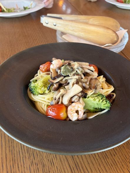 [Fukuoka Lunch] Enjoy a relaxing lunch in a spacious, cozy setting.