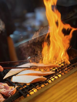 \Enjoy Authentic Charcoal-Grilled Yakitori Starting from Noon/