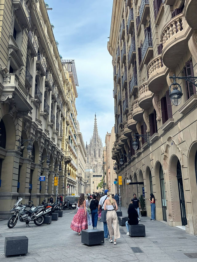 📍西班牙·巴塞隆拿 🇪🇸｜精華必去行程✨ 高第迷宮 + 海邊放空 + TAPAS美食天堂！