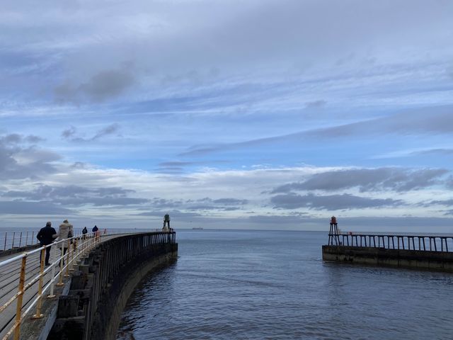 🏰 Whitby Harbour East Lighthouse 🌊