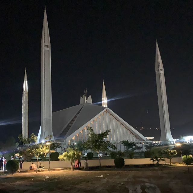Night view of Faisal Mosque 