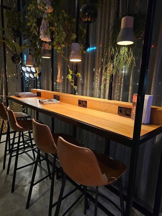 Romantic & Vibrant: Moxy Paris T2 for Couples"  
