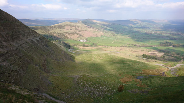 Exploring Peak District: A Hike Around Castleton’s Majestic Hills 🏞️✨