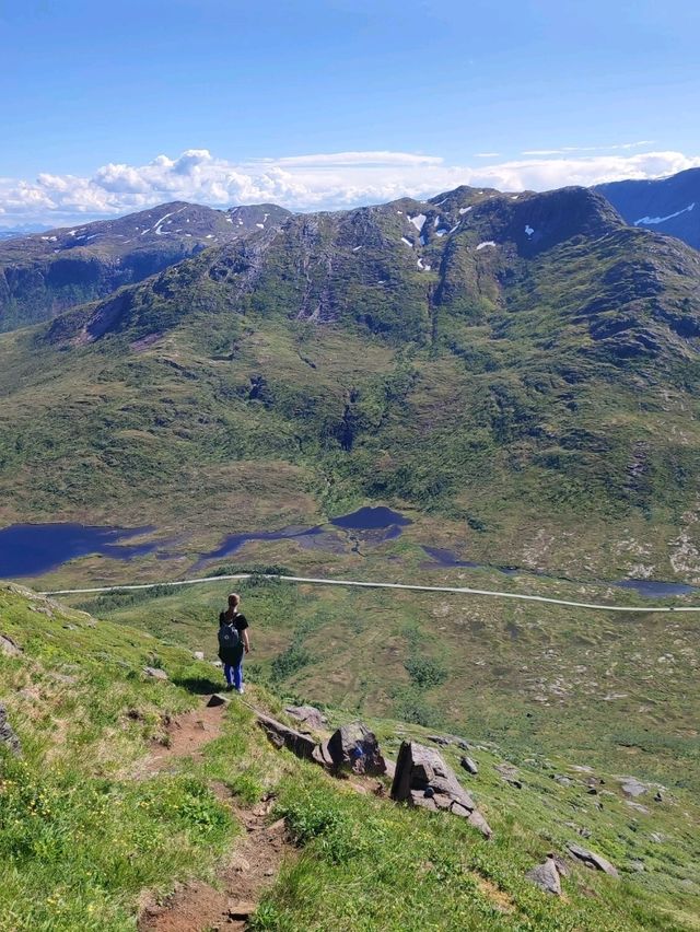 Hiking in Senja, Norway: A Hidden Gem for Adventurers 🏞️