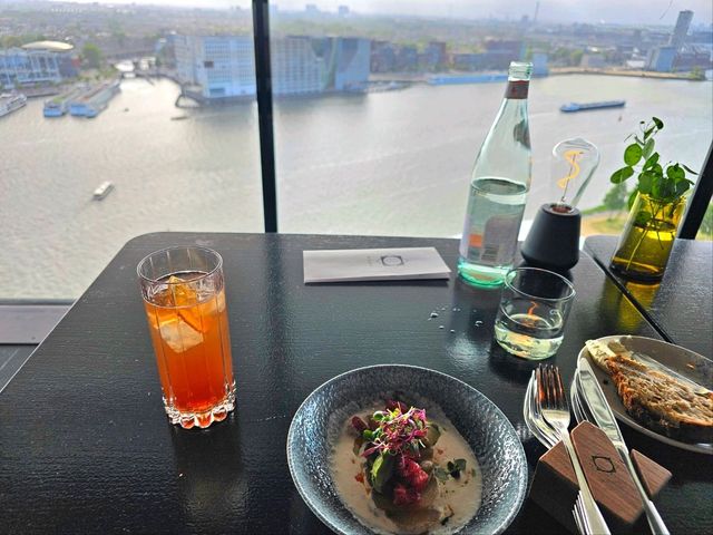 🌙Moon🌙 - a unique rotating restaurant