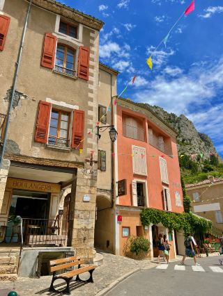 Mustier-Sainte-Marie Tour